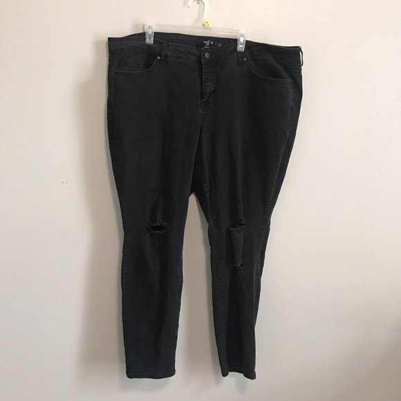TORRID Classic Black Distressed Skinny Jeans Size 24R - Picture 3 of 7